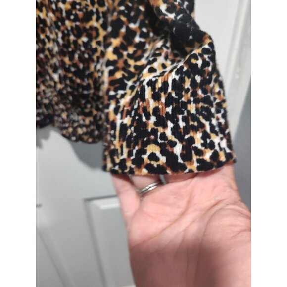 Cable And Gauge Size MediumCardigan Leopard Print Button Up Sweater animal print - Picture 6 of 13